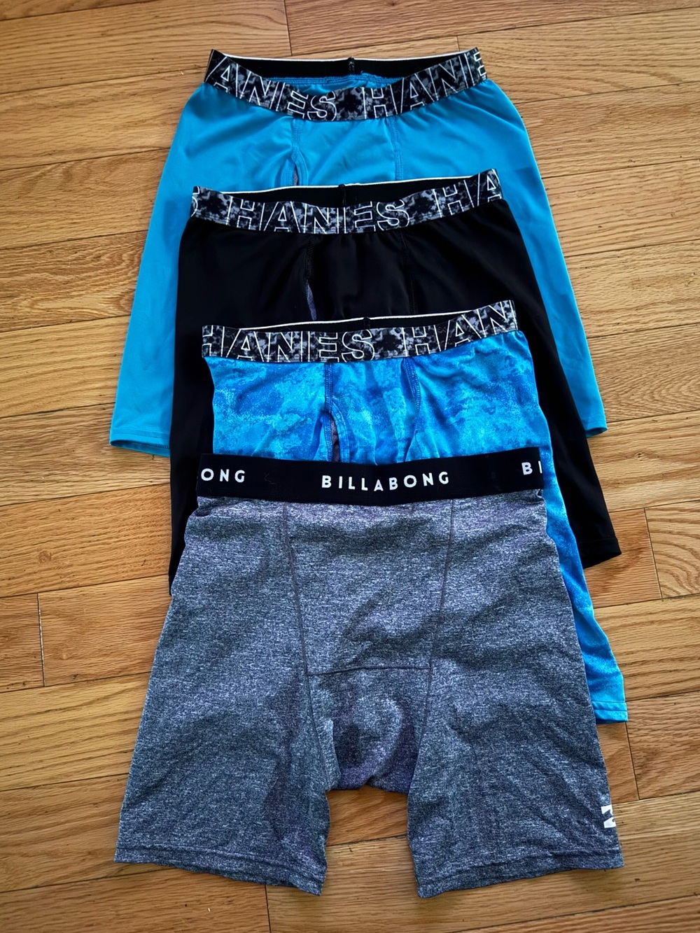 Billabong and Hanes performance boxer briefs 4 pair new without tags Small